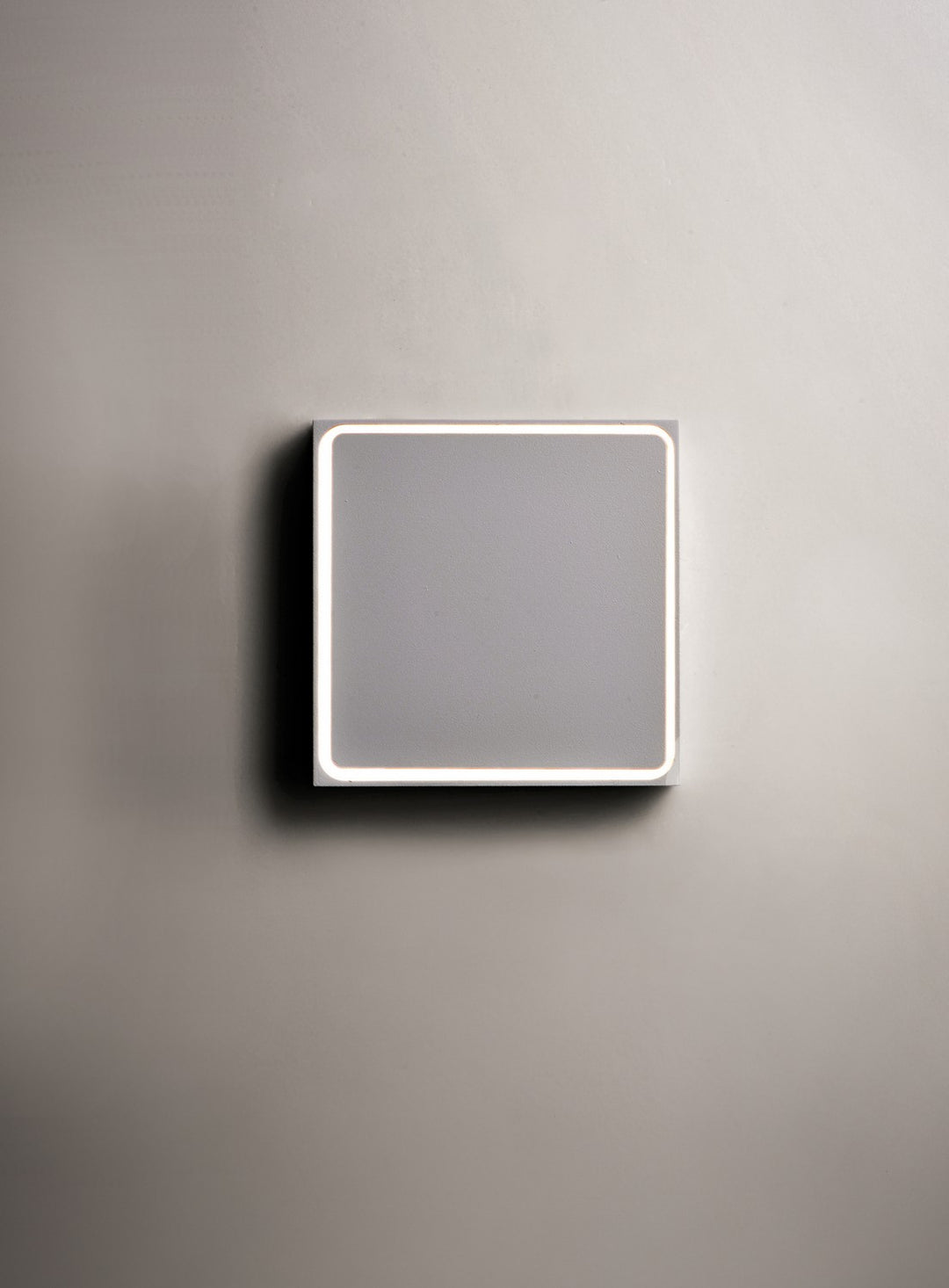ET2 - E41329-WT - LED Outdoor Wall Sconce - Alumilux Outline - White