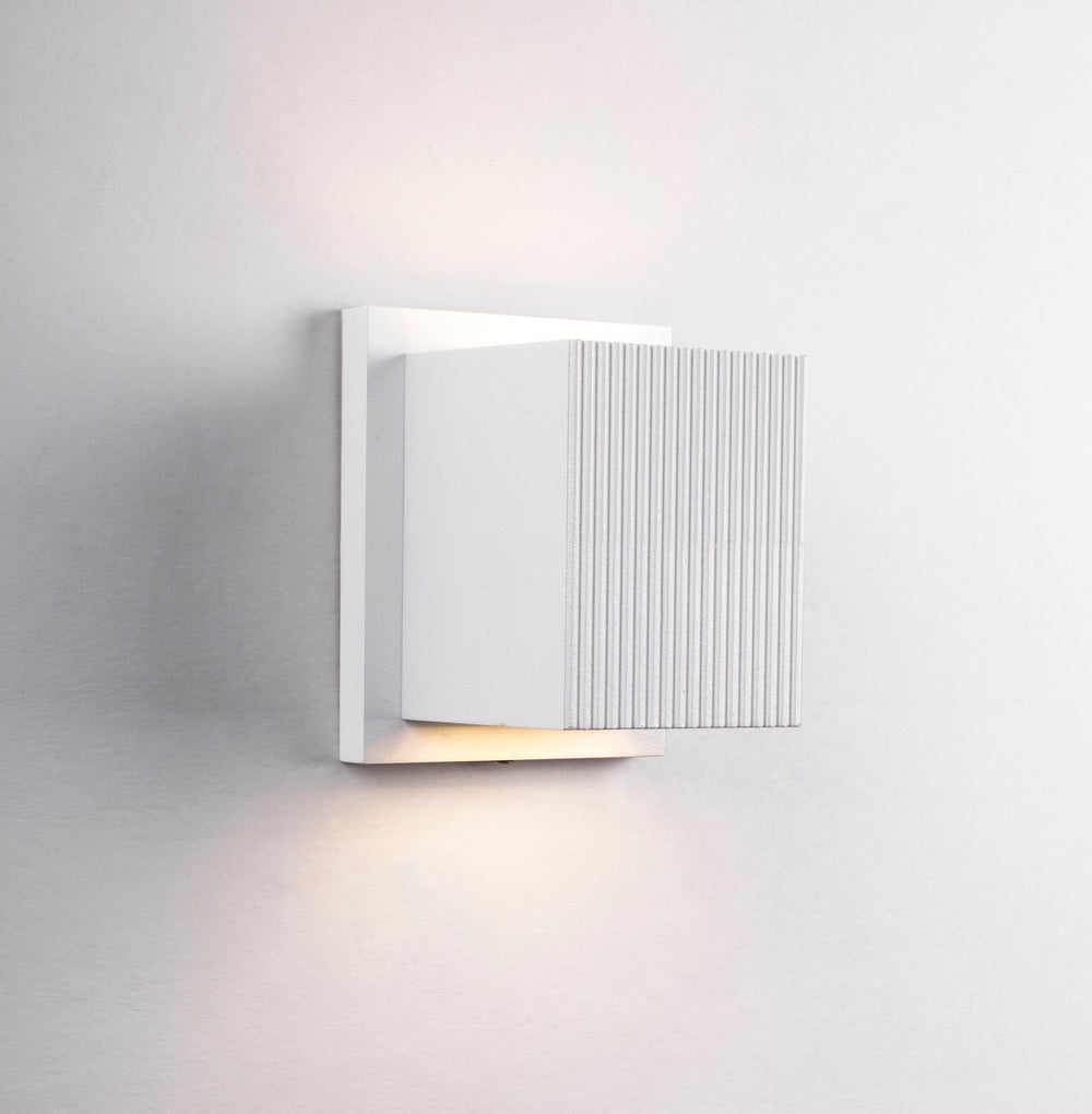 Kuzco Canada - EW4405-WH - LED Exterior Wall Light - Mavis - White