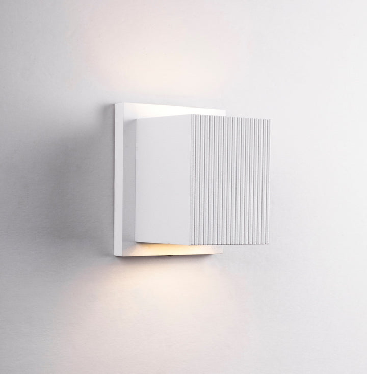 Kuzco Canada - EW4405-WH - LED Exterior Wall Light - Mavis - White