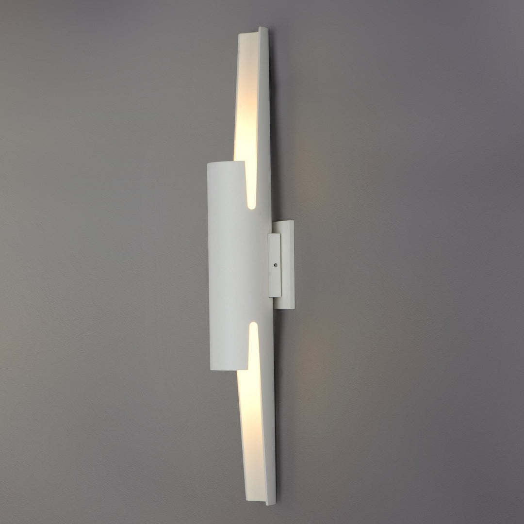 ET2 - E41526-WT - LED Outdoor Wall Sconce - Alumilux Runway - White