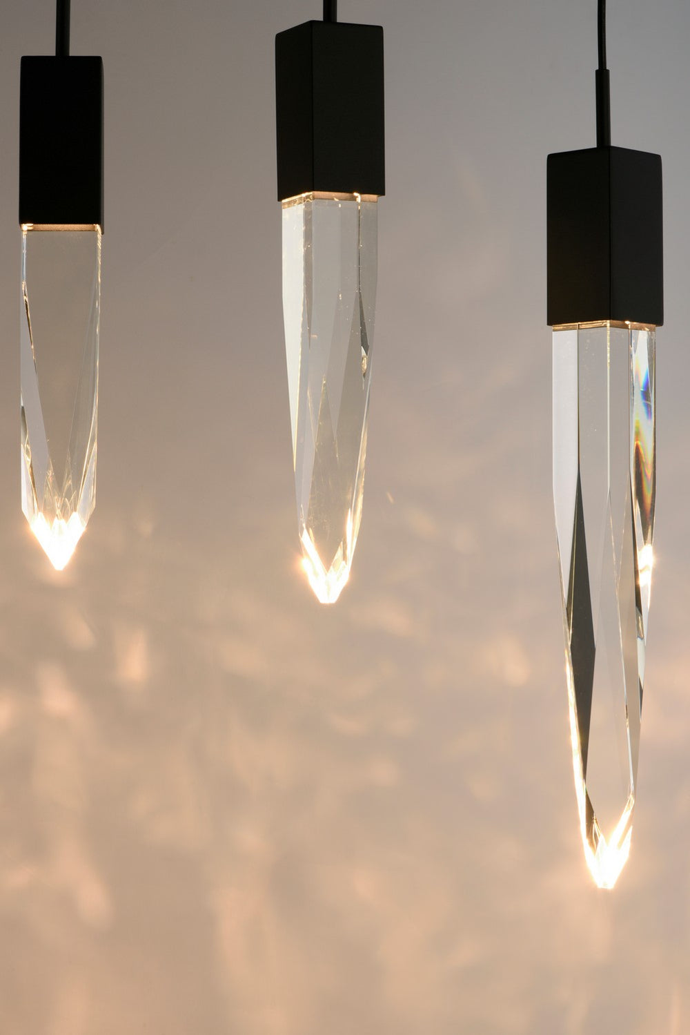 ET2 - E31244-20BK - LED Pendant - Quartz - Black