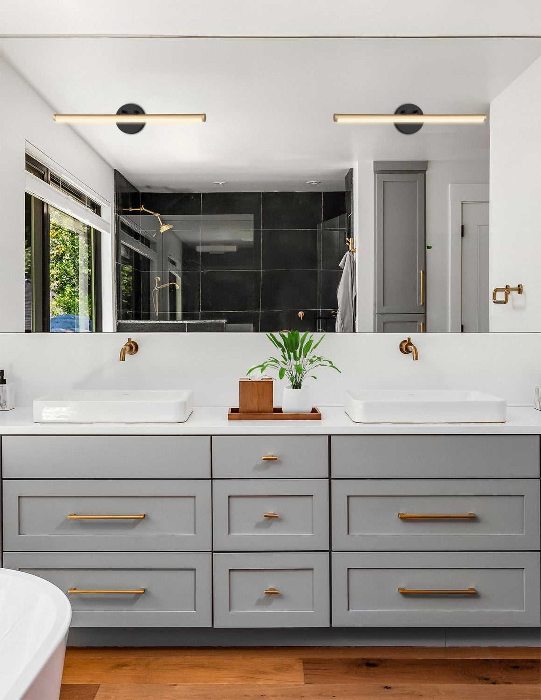 Fianco LED Linear Wall/Bath in Matte Black w/ Brass Justice Designs