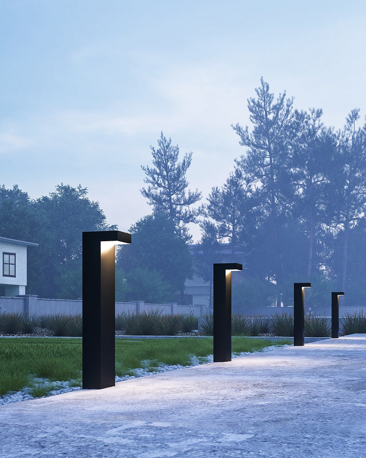 Kuzco Canada - EB45624-BK-UNV - LED Exterior Bollard - Evans - Black