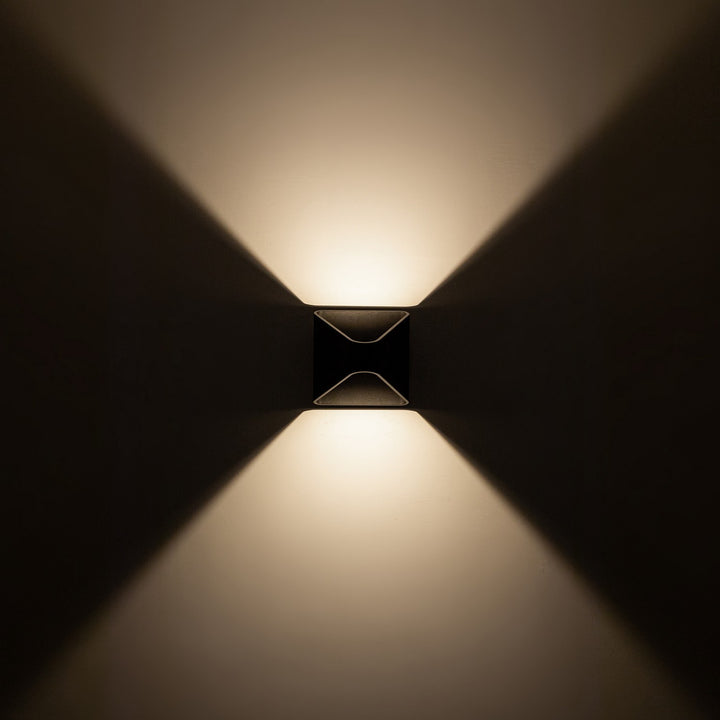 Kuzco Canada - EW33806-BK-UNV-010 - LED Exterior Wall Sconce - Ellis - Black