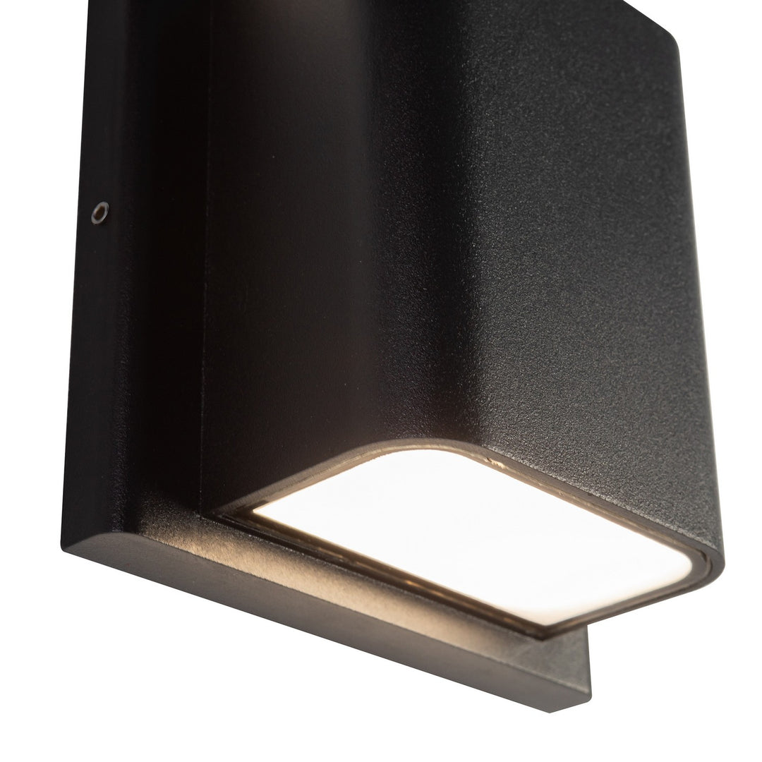Kuzco Canada - AT48403-BK-UNV-3CCT - LED All terior Wall - Tolan - Black