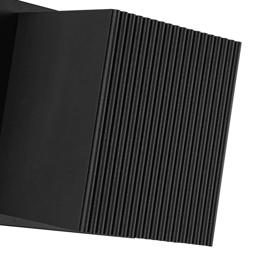 Kuzco Canada - EW4401-BK - LED Exterior Wall Sconce - Mavis - Black