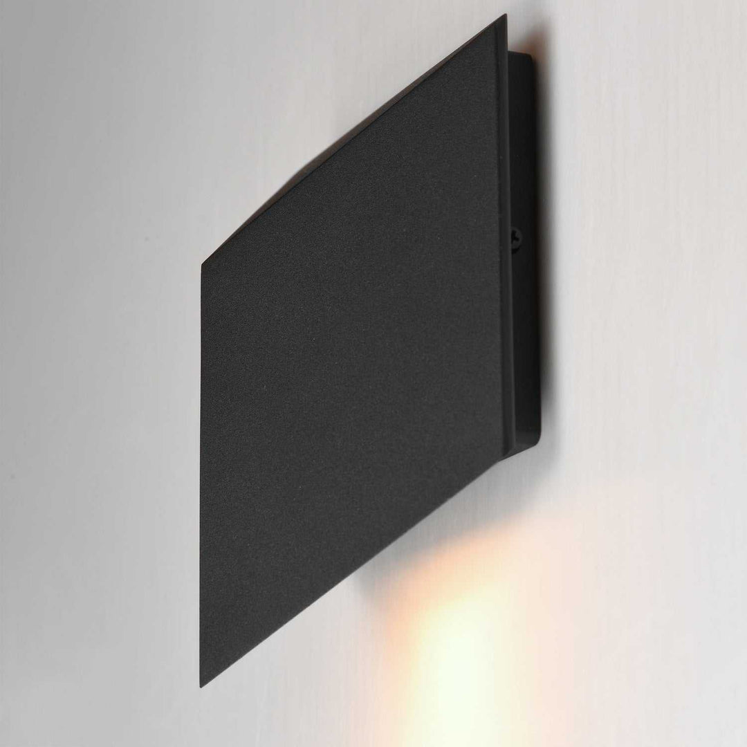 Fractal LED Wall Sconce in Black ET2