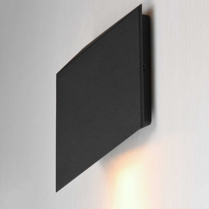 Fractal LED Wall Sconce in Black ET2