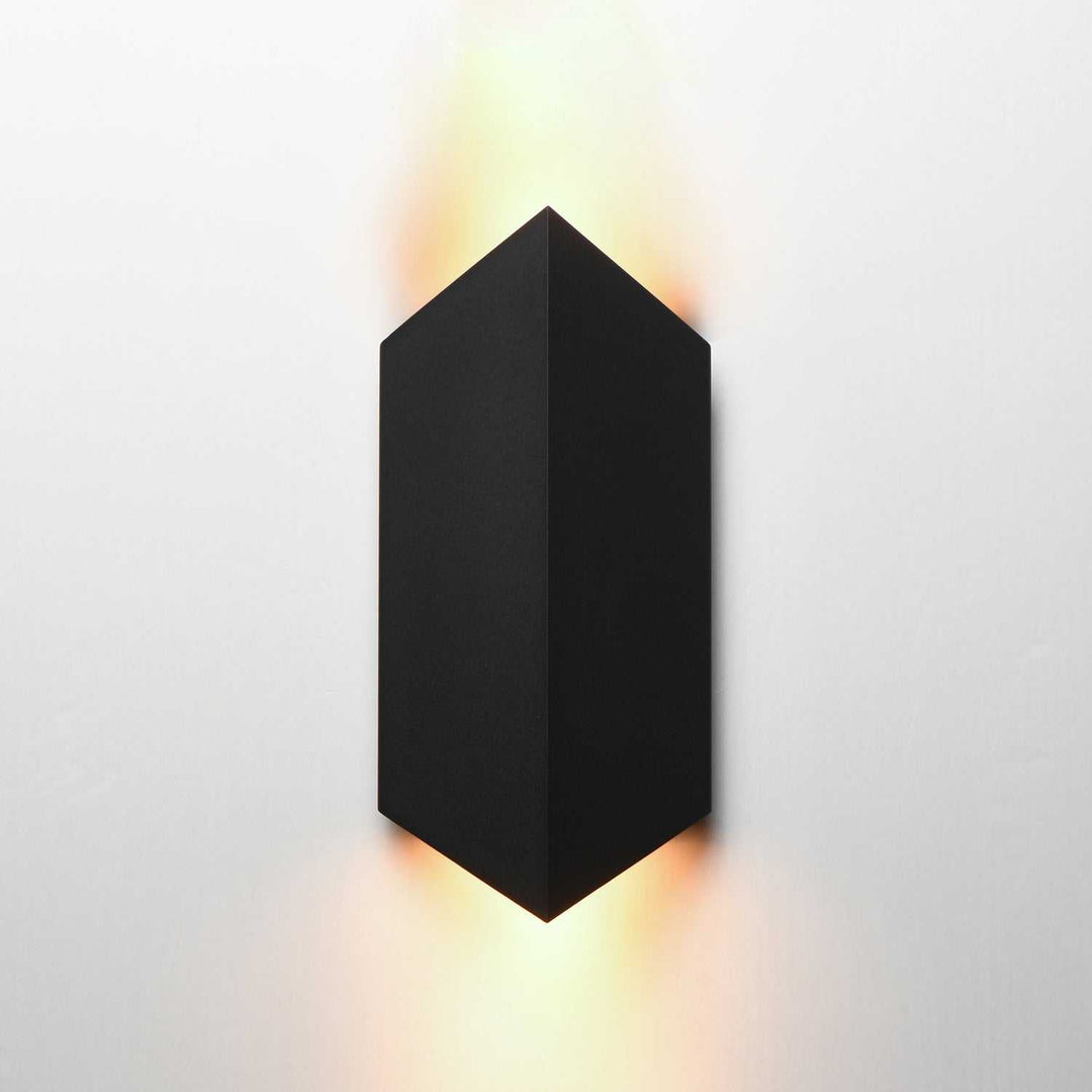 Fractal LED Wall Sconce in Black ET2