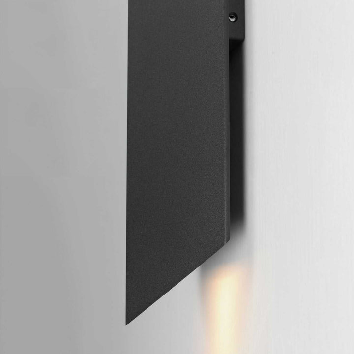 Fractal LED Wall Sconce in Black ET2
